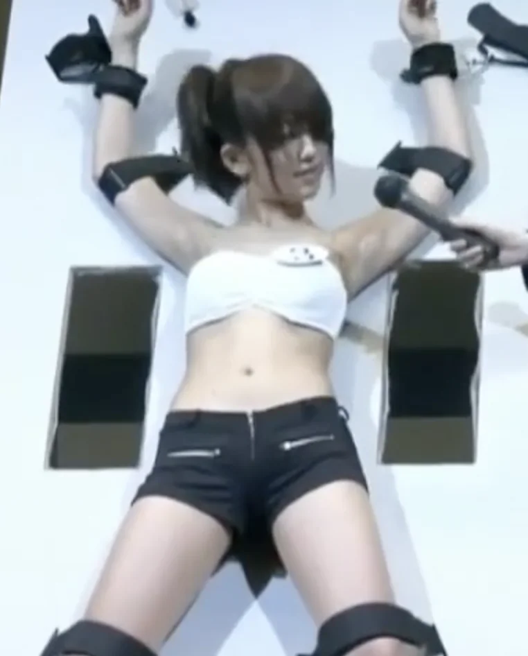 日本挠痒大赛参赛者03 · 金子光美